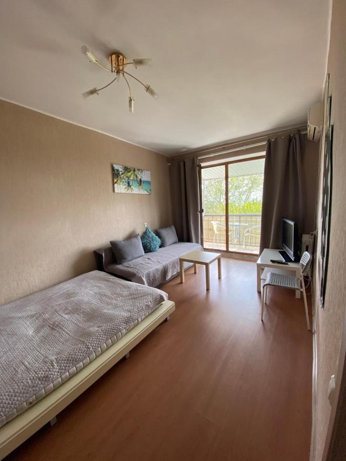 On Chernomorskaya 2a Apartament *